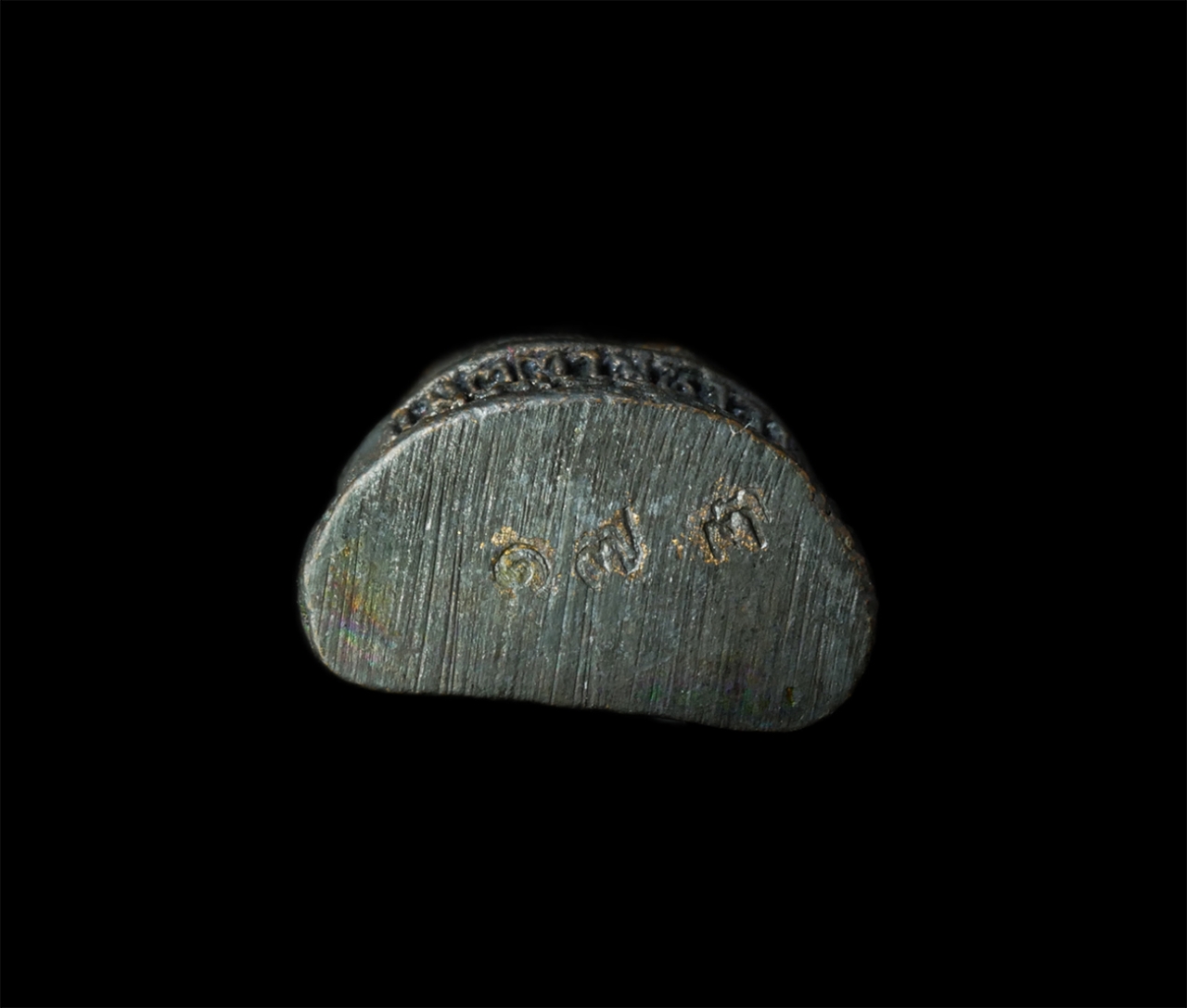 30Jul2025 (369)p.jpg - พระกริ่งชัยวัฒน์เมตตามหาลาภ รุ่น1 วัดเขาโพธิ์ อ.บ้านค่าย จ.ระยอง ปี2536 รุ่น มหามงคลนาม 9 ปรมาจารย์ เนื้อนวะโลหะ ตอกโค๊ต หลวงพ่อคุณ ปริสุทโธ หลวงพ่อรว [..] | https://kamulet.in.th